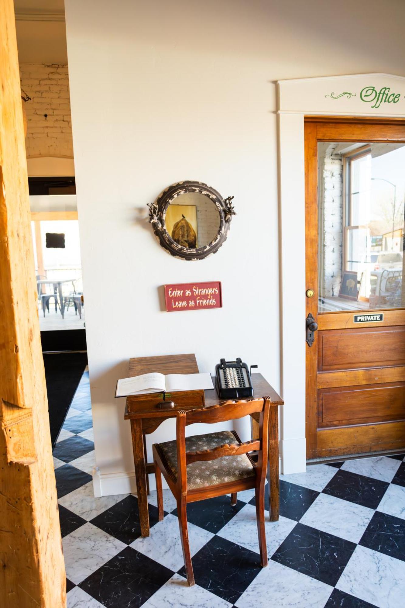 Hotel Lander Millhouse Exterior foto